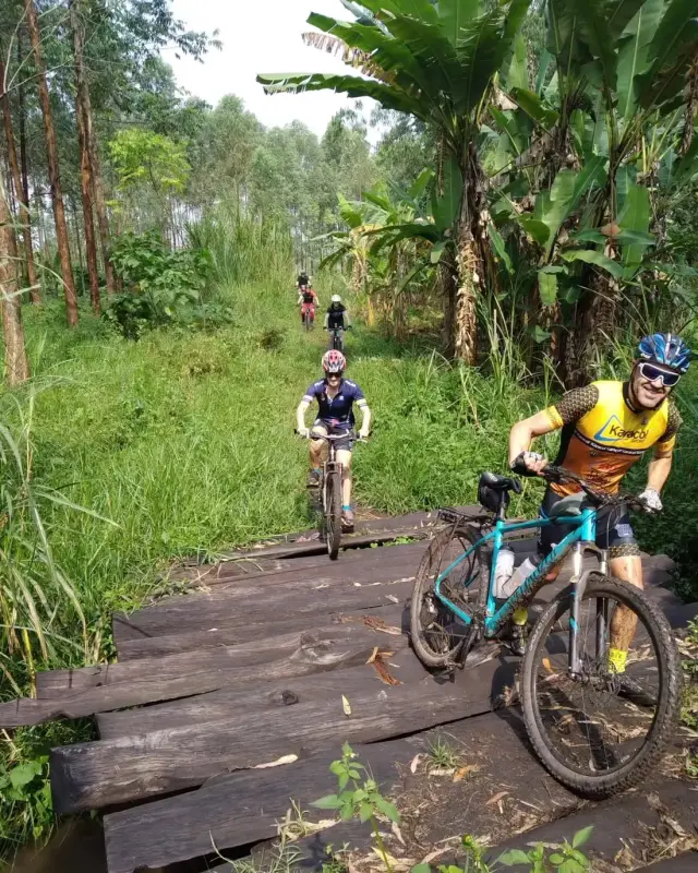 Crater lakes en bici